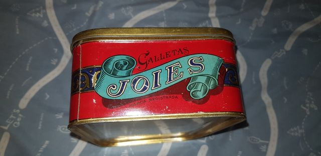 Antiguas cajas metálicas