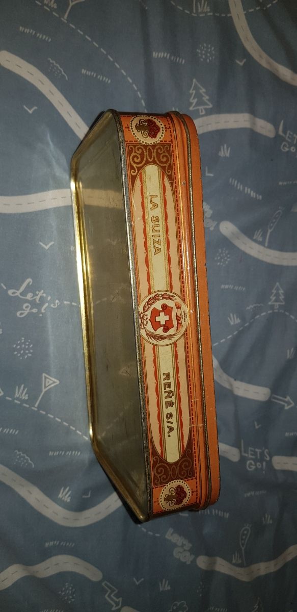 Antiguas cajas metálicas