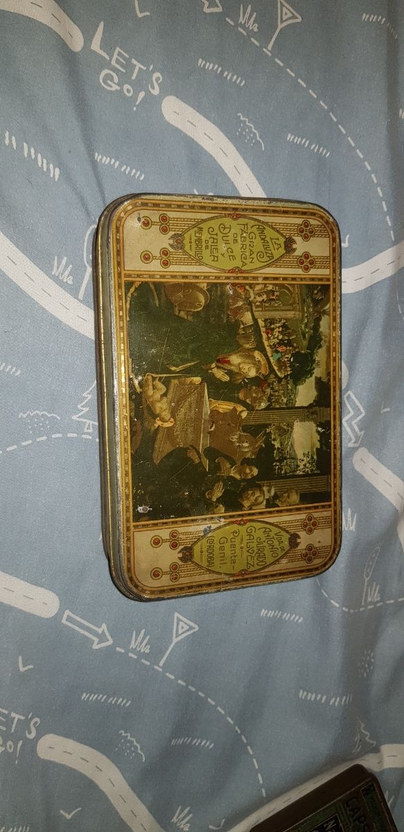 Antiguas cajas metálicas