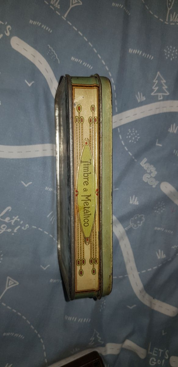 Antiguas cajas metálicas