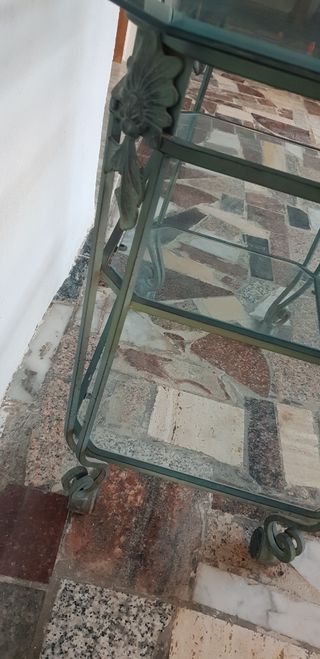 Mesa auxiliar de forja y cristal