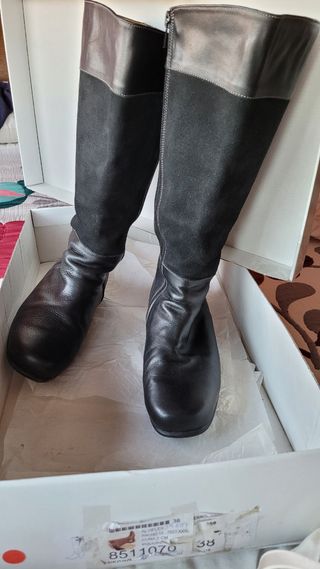 Botas negras de piel Alviflex. Caña extra ancha