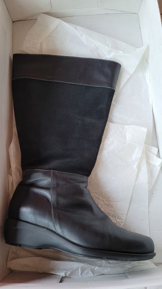 Botas negras de piel Alviflex. Caña extra ancha