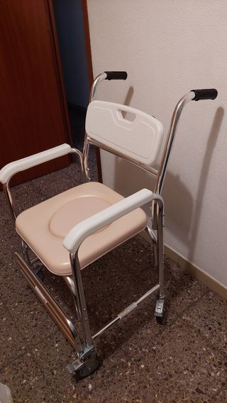 Silla de ducha con ruedas