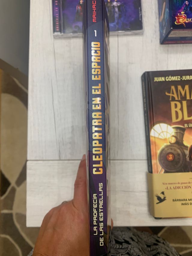 Libro infantil Cleopatra en el espacio