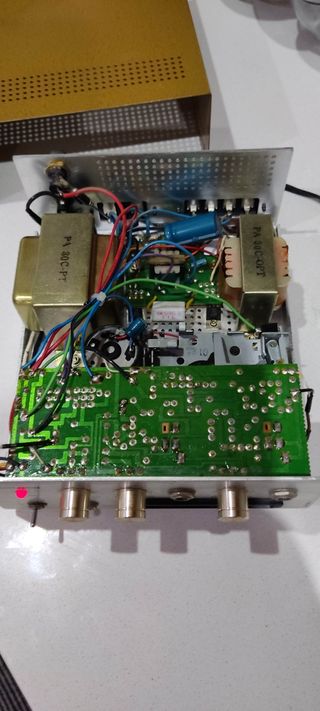 Golden sono amplificador con casetera.