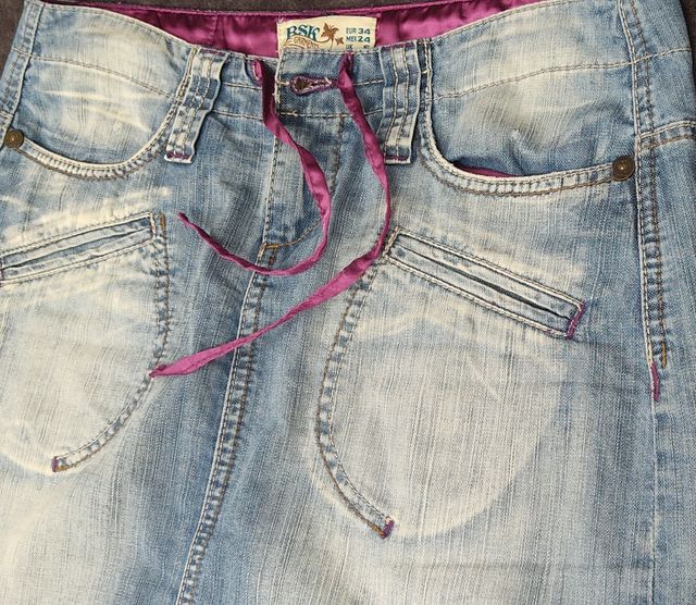 Falda corta vaquera de Bershka