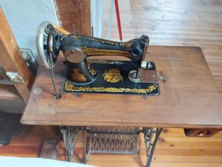 Maquina de coser singer