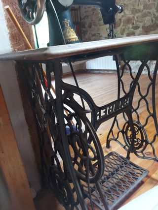 Maquina de coser singer