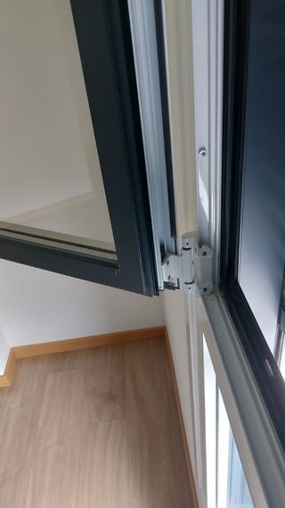 Reparación y colocación de ventanas y persianas.