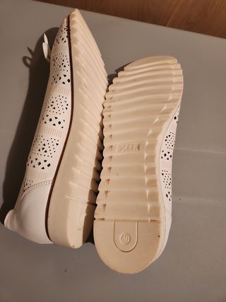 Zapatos blancos Xti, talla 40