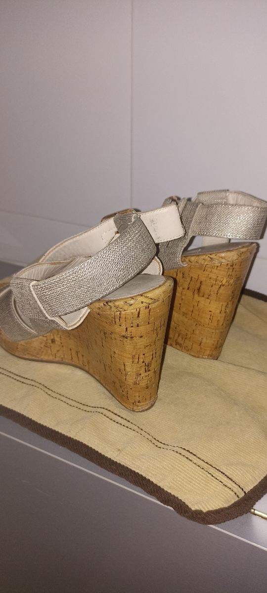 Sandalia cuña Bimba y Lola