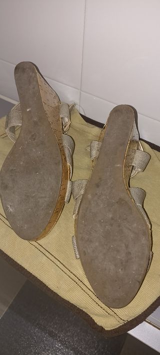 Sandalia cuña Bimba y Lola