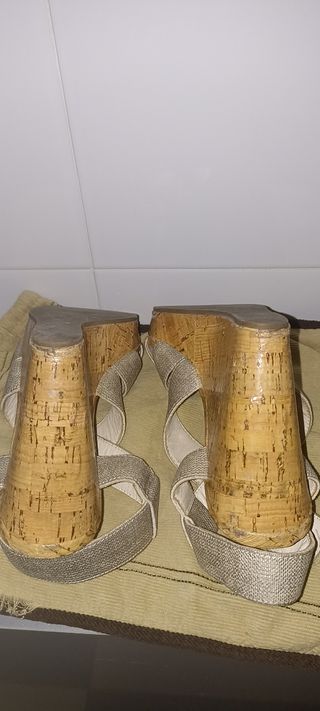 Sandalia cuña Bimba y Lola