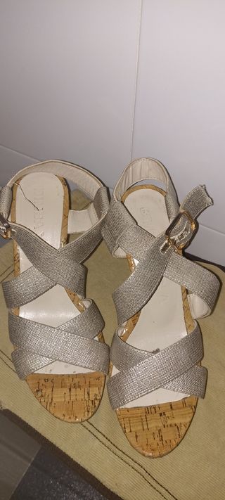 Sandalia cuña Bimba y Lola