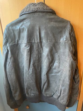 Cazadora estilo aviador color marrón