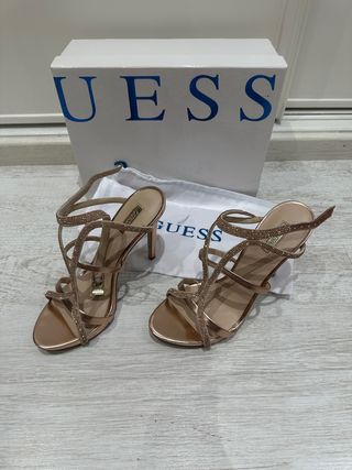 Tacones Guess