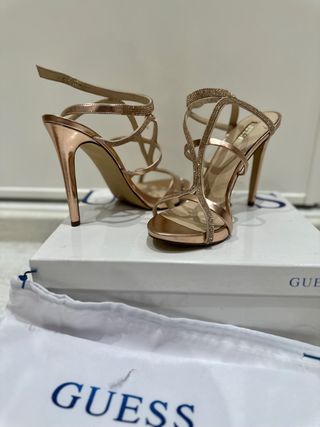 Tacones Guess