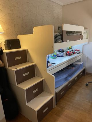 Dormitorio juvenil Camas con escritorio y cajones