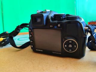 OLYMPUS SP-570UZ