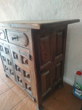 mueble nogal artesano antiguo