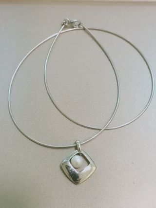 Collar oro blanco con perlita