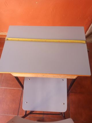 Pupitre colegio antiguo con silla