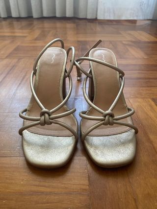 Tacones dorados Mim