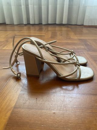 Tacones dorados Mim