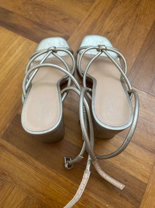Tacones dorados Mim