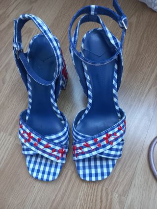 Sandalias bordadas