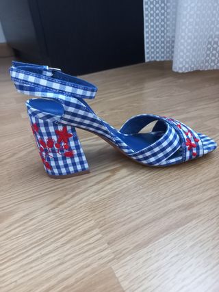 Sandalias bordadas