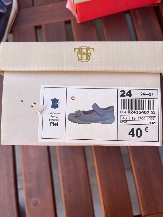 Lote zapatos y zapatillas niña. Talla 24