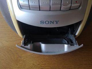 RADIO CASSETTE y CD Sony