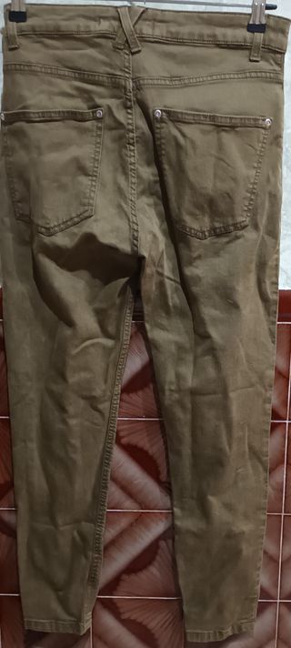 Pantalón vaquero caqui