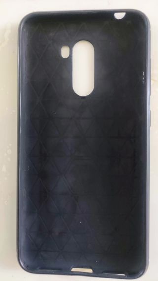 Funda Pocophone F1 color negro opaco