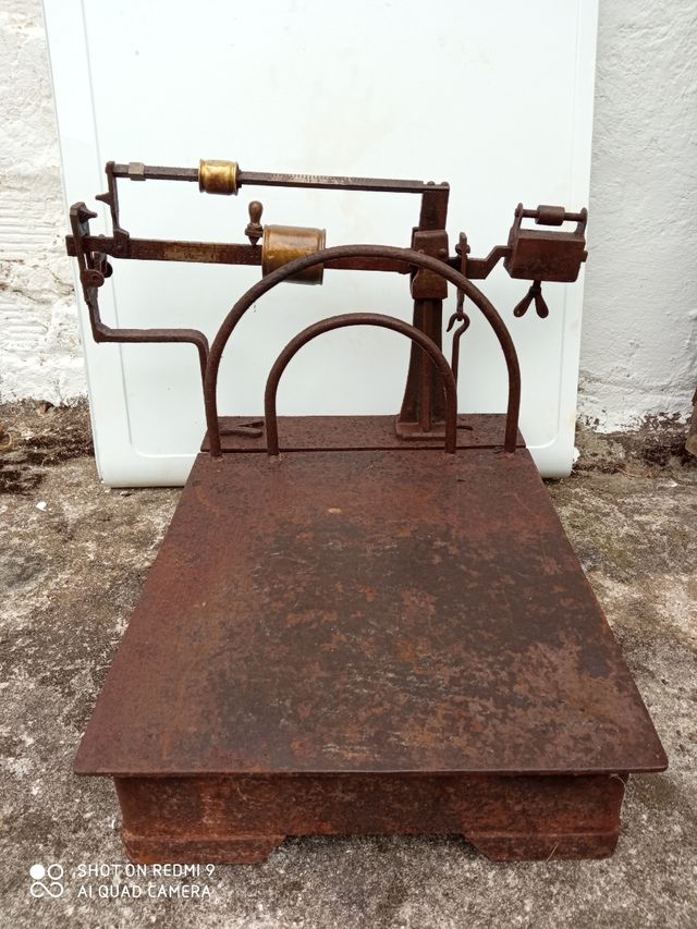 Antigua báscula romana,ferretería Viejas,