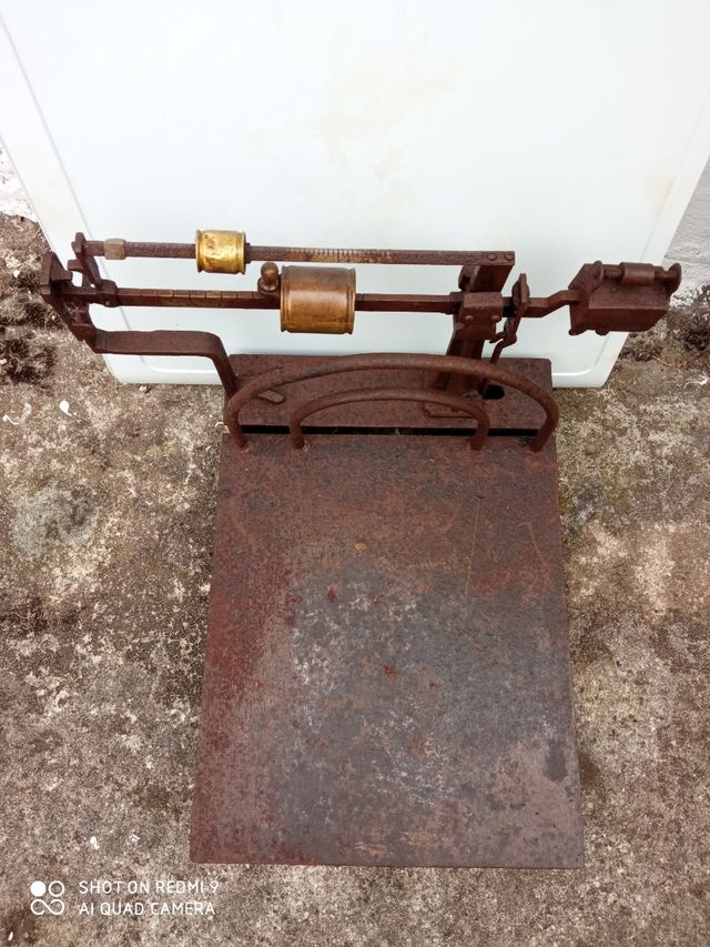 Antigua báscula romana,ferretería Viejas,