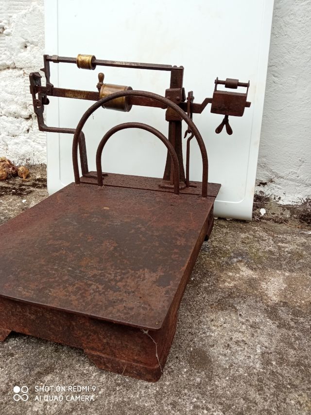 Antigua báscula romana,ferretería Viejas,