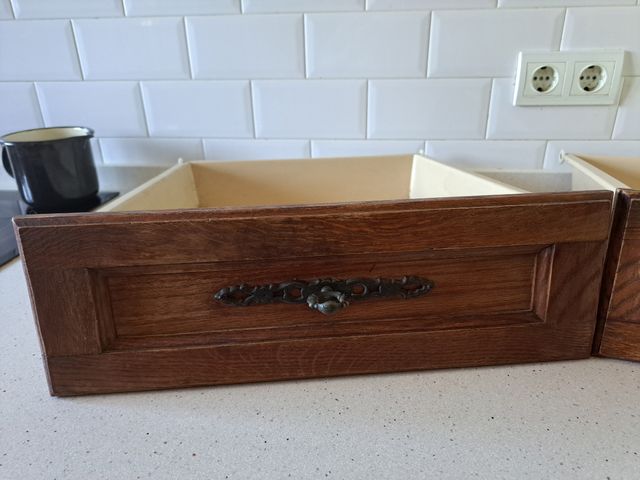 3 muebles madera cocina vintage y dos cajones.