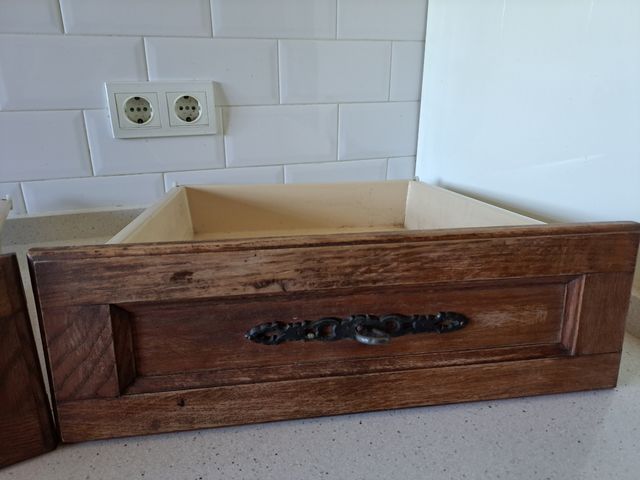 3 muebles madera cocina vintage y dos cajones.