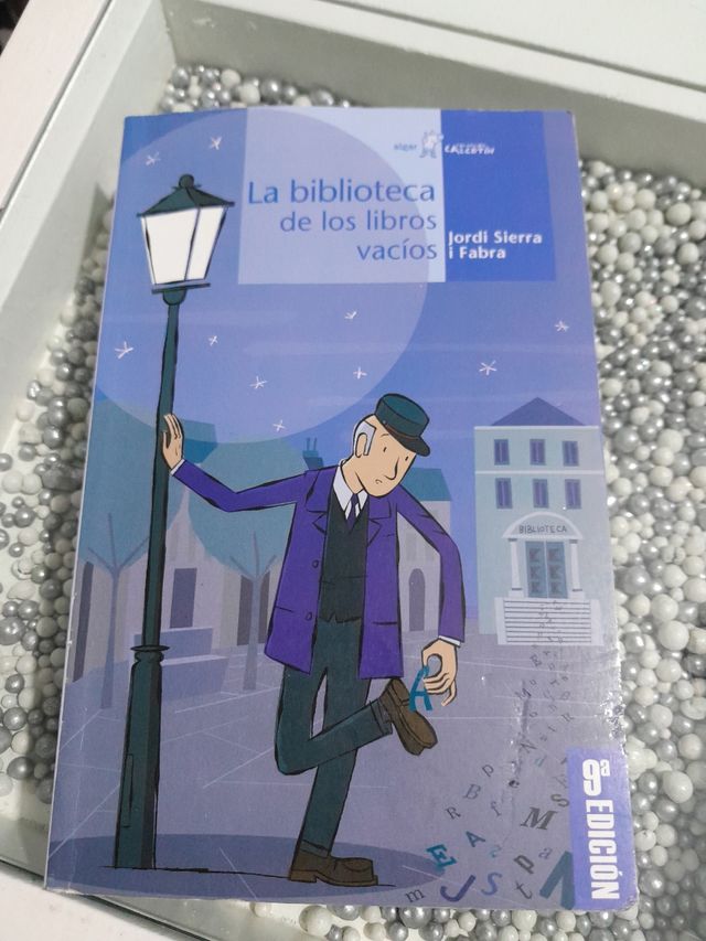 la biblioteca de los libros vacios