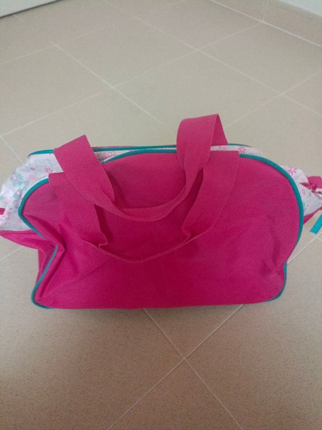 Maleta y bolsa de viaje de Elsa y Ana