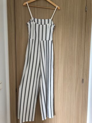 Mono blanco con rayas en negro