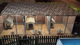 Perrera compuesta por 3 módulos.