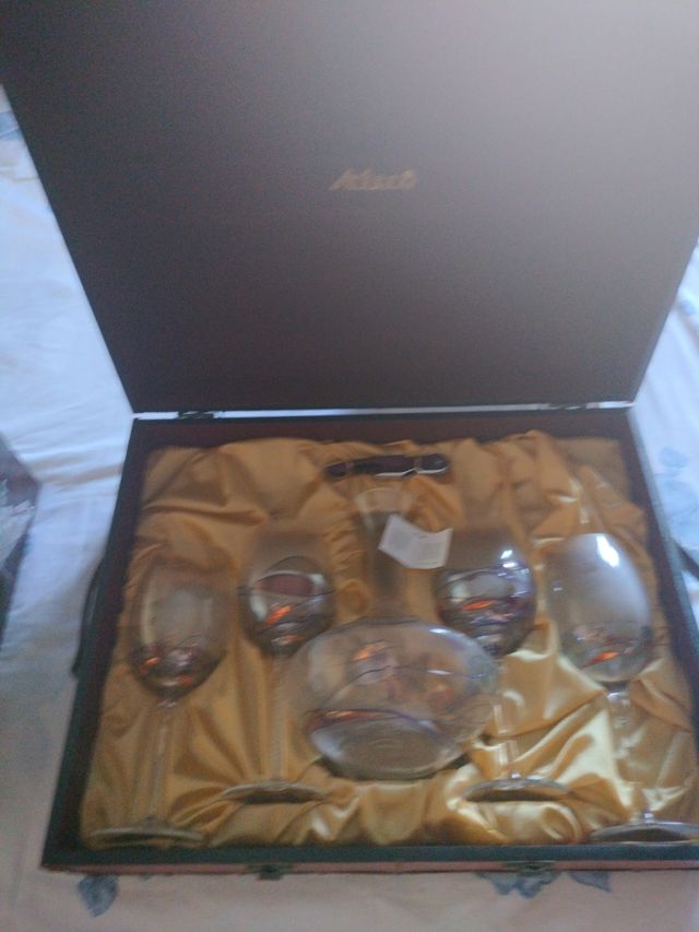 Juego de vino en baul de piel