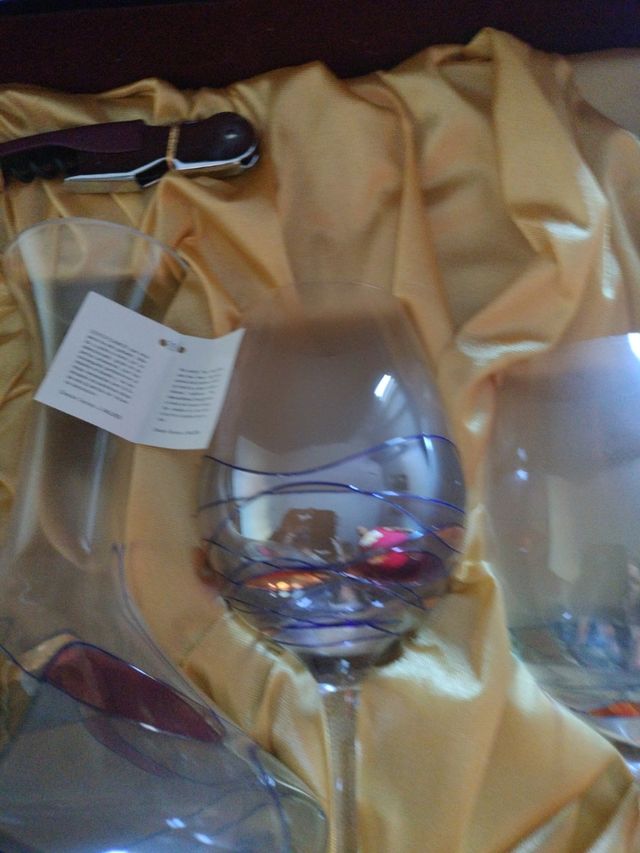 Juego de vino en baul de piel