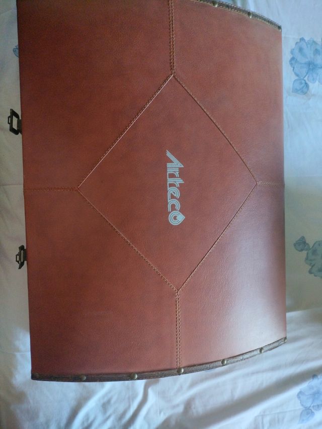 Juego de vino en baul de piel