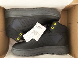 Adidas. Zapatillas altas de piel. Talla 42