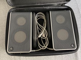 Altavoces Logitech para portátil